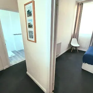 https://2-bedroom-ground-floor-flat-mins-to-beach.bournemouth-hotels.org