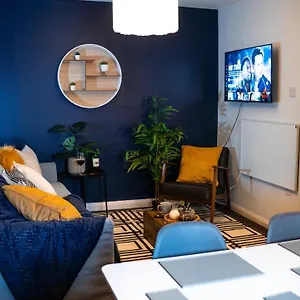  Apartment Flat 1 - King Bed, Parking, Workspace, Wi-fi, Corporates