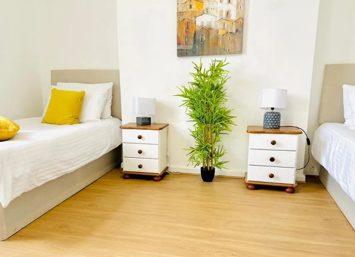Beautiful 3-Bed Apartment With Driveway Parking Nottingham 0*,  United Kingdom